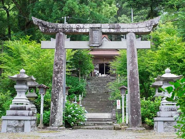 宝八幡宮